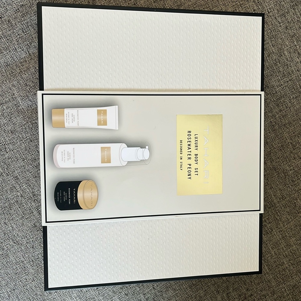 Tahari Luxuri Body Set